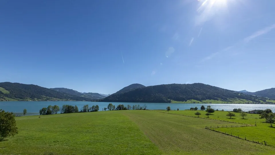 Exklusive 3.5 Zi-Dachwohnung mit traumhafter Panoramasicht auf den Ägerisee