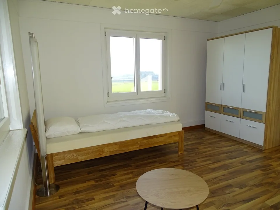 Jolie chambre meublée et lumineuse dans une maison EF