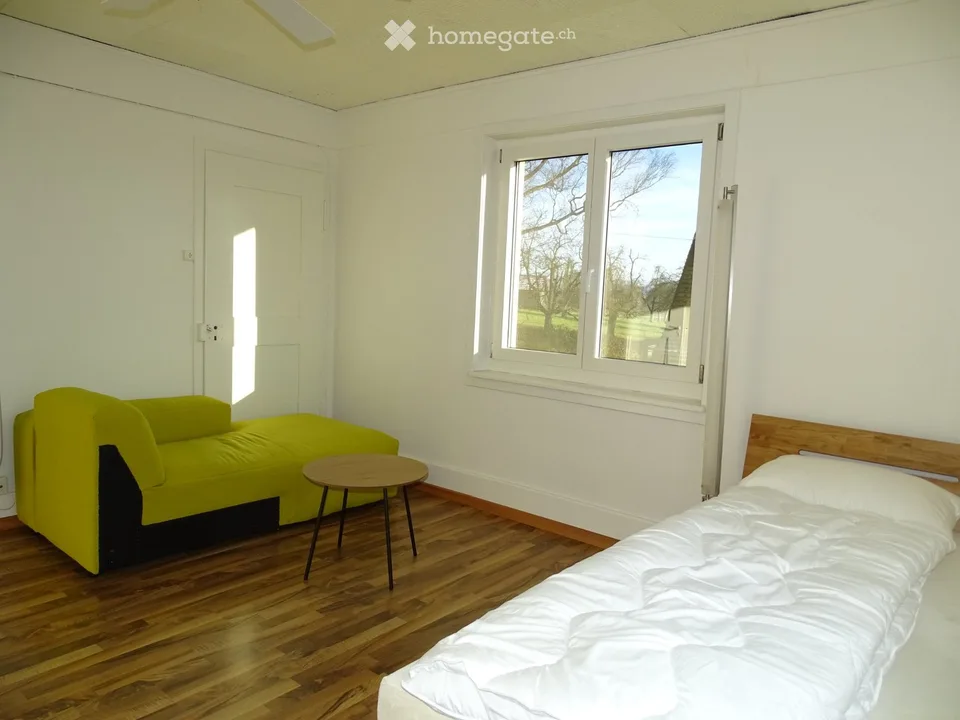 Jolie chambre meublée et lumineuse dans une maison EF