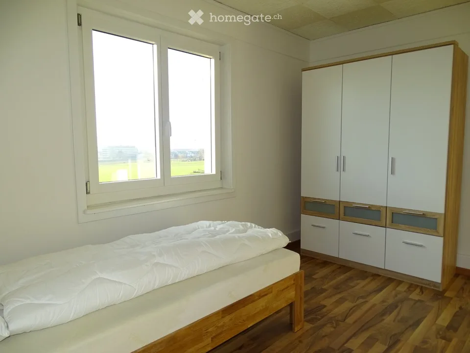 Jolie chambre meublée et lumineuse dans une maison EF
