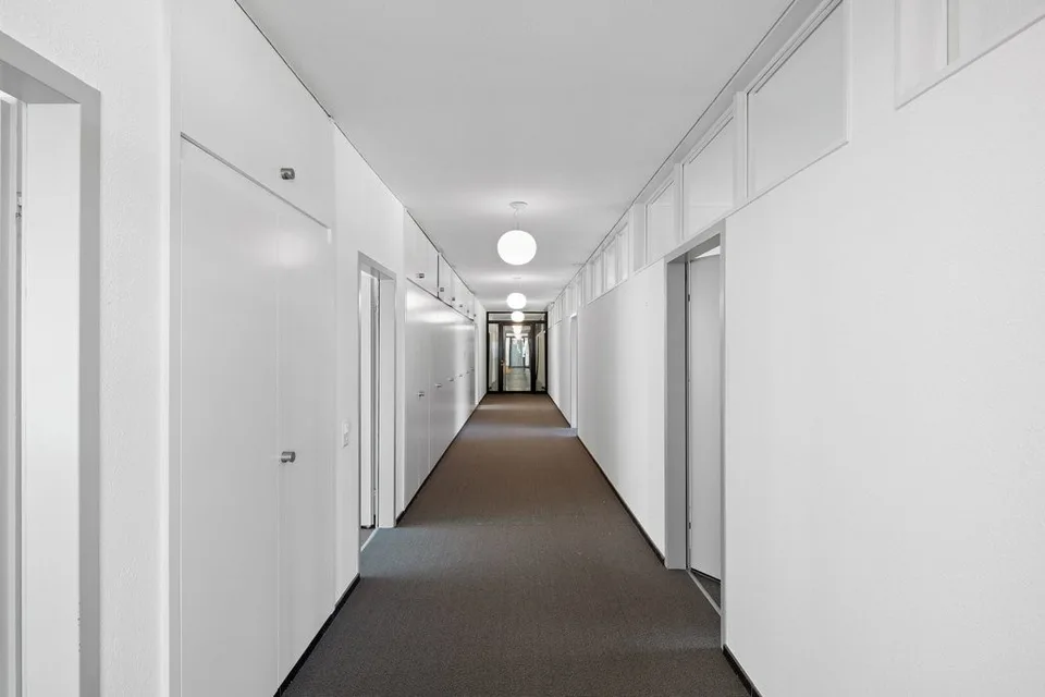 Lavorare in un edificio per uffici ultramoderno!