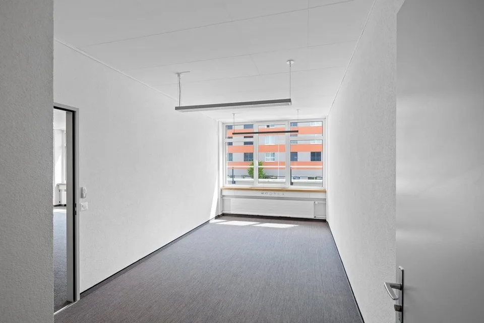 Lavorare in un edificio per uffici ultramoderno!