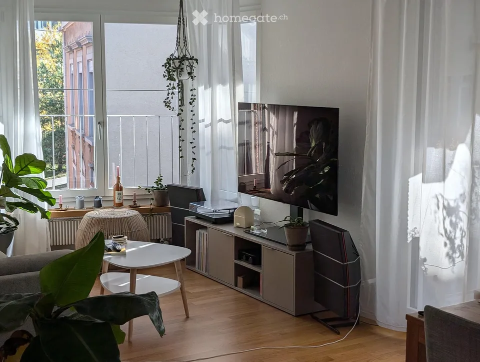 3-Room Apartment with Balcony in Central Zürich Oerlikon