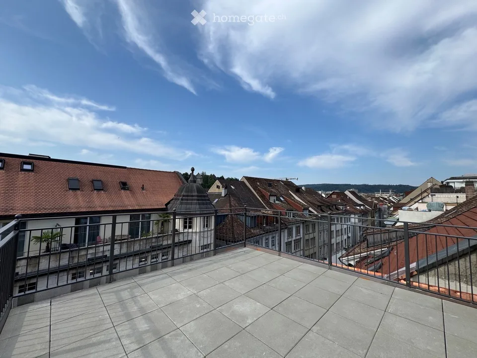 Living in the old town, renovated 3.5-room maisonette apartment with terrace