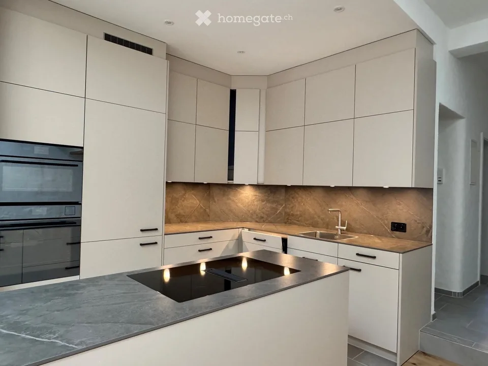 Living in the old town, renovated 3.5-room maisonette apartment with terrace