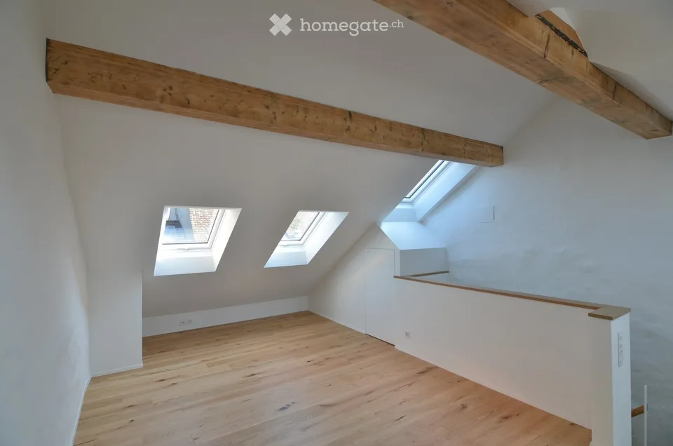 Living in the old town, renovated 3.5-room maisonette apartment with terrace