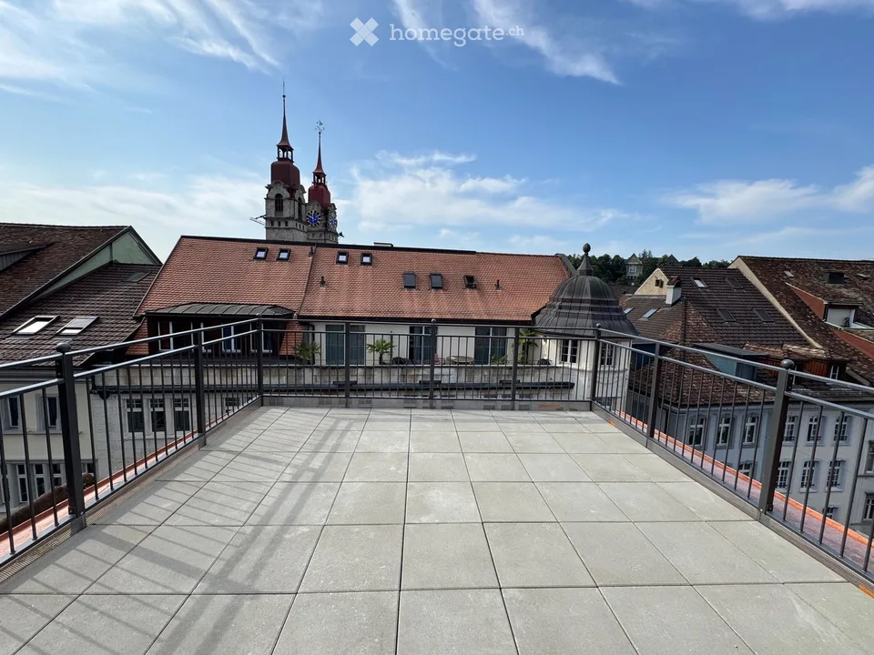 Living in the old town, renovated 3.5-room maisonette apartment with terrace