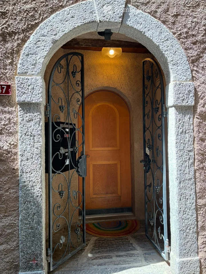 Apartment 3 ½ with additional habitable room on the ground floor
