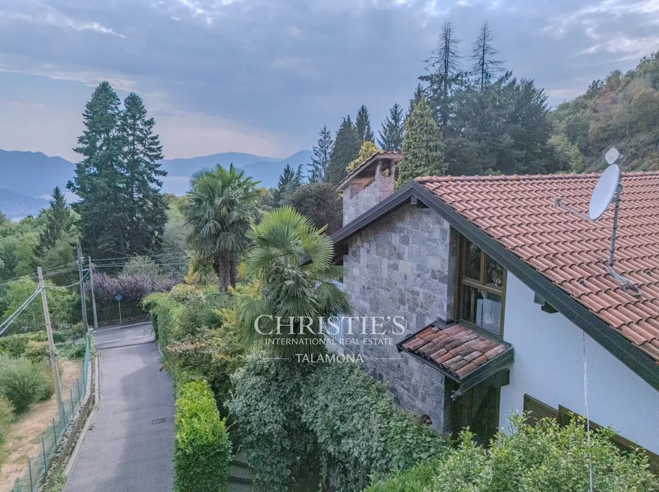VILLA MIT SEEBLICK UND GROSSEM GARTEN – Foto 6 von 13