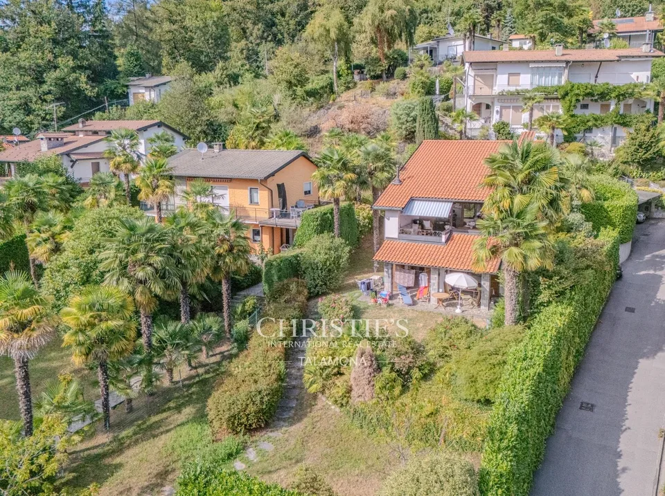 VILLA MIT SEEBLICK UND GROSSEM GARTEN – Foto 2 von 13