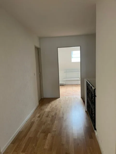 Appartement maisonnette de 6 pièces lumineux sur Hardstrasse à Bâle avec accès par ascenseur