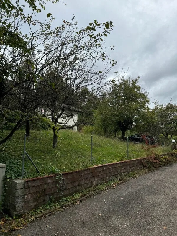 Terrain avec 1'442m2 et maison unifamiliale existante de 1980