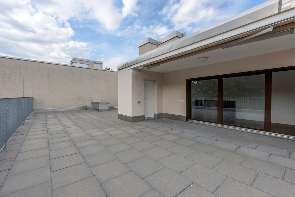 Exclusive 4.5-room apartment with large roof terrace – photo 9 of 10