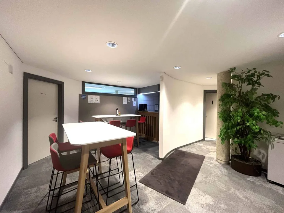 Bureaux administratifs meublés de 118 m²  Carouge