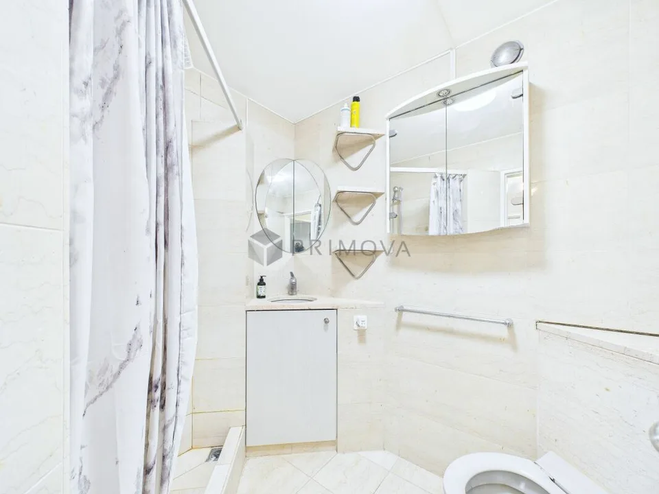 Appartement lumineux, moderne rénové 3 pièces avec balcon - loué et idéal comme placement de capital
