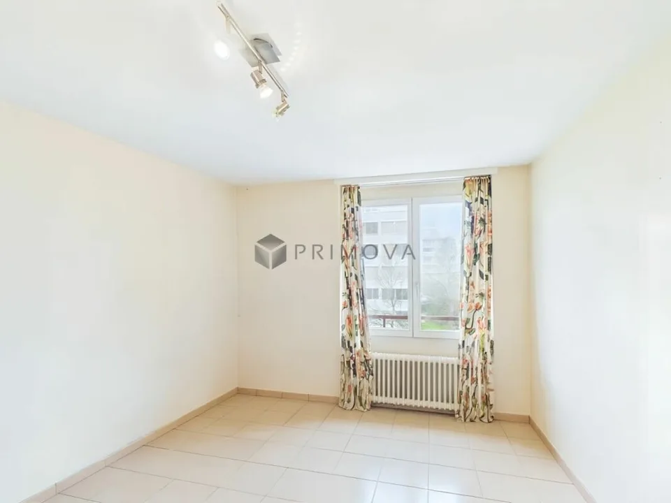 Appartement lumineux, moderne rénové 3 pièces avec balcon - loué et idéal comme placement de capital