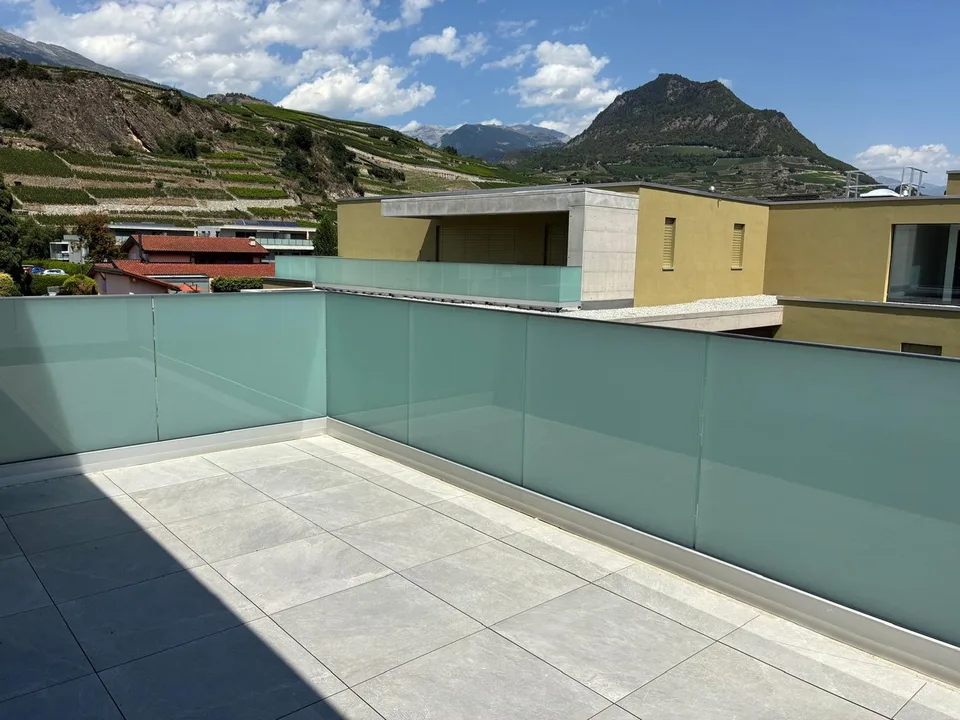 Attique – Neuf – Place de parc intérieure – Grand balcon