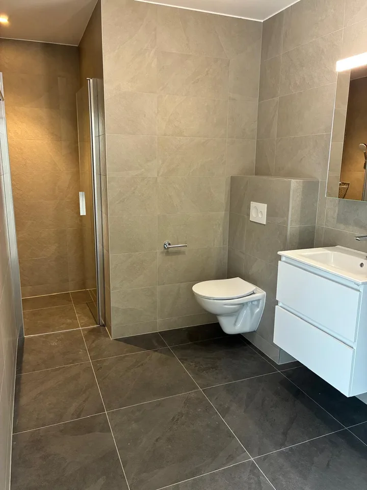 Attique – Neuf – Place de parc intérieure – Grand balcon