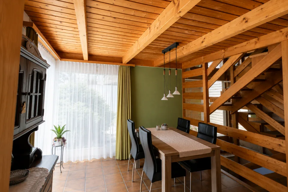 GROSSEN IMMOBILIEN - Charmantes 5-Zimmer-Einfamilienhaus mit gepflegtem Garten