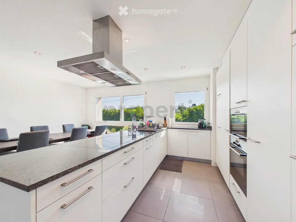 Appartement moderne et spacieux de 3,5 pièces à Adliswil
