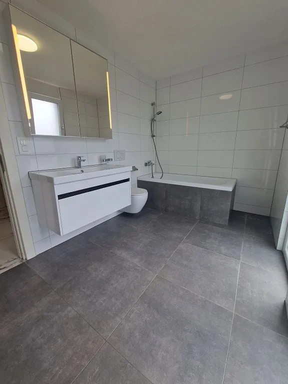 4 1/2-Zimmerwohnung, 1. Stock links