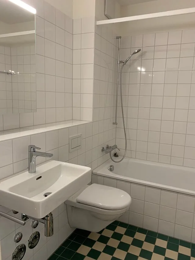 Appartement de 3 pièces en ancien bâtiment rénové avec charme à Gundeli