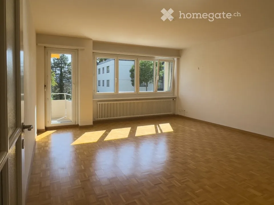 Helle 3.5-Zimmer-Wohnung mit Balkon in Zürich-Höngg