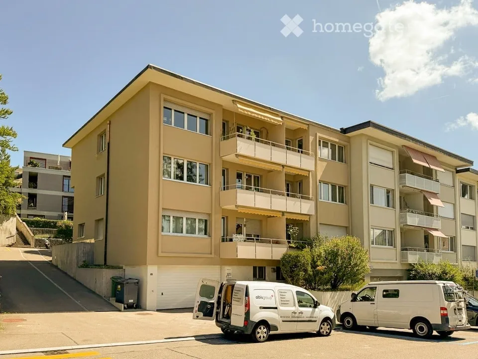 Bright 3.5-room apartment with balcony in Zürich-Höngg