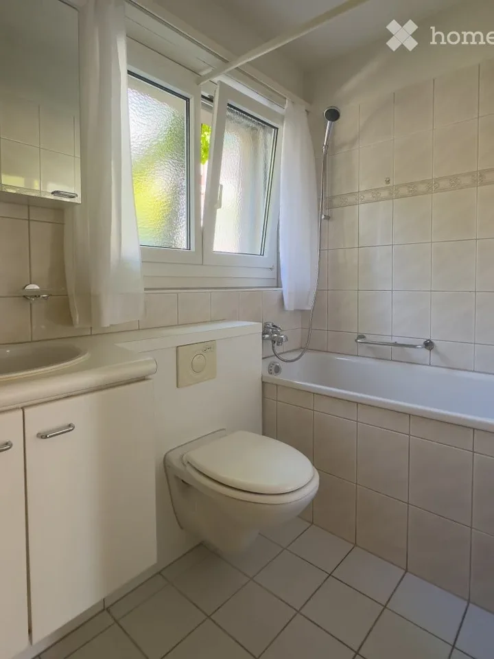 Bright 3.5-room apartment with balcony in Zürich-Höngg