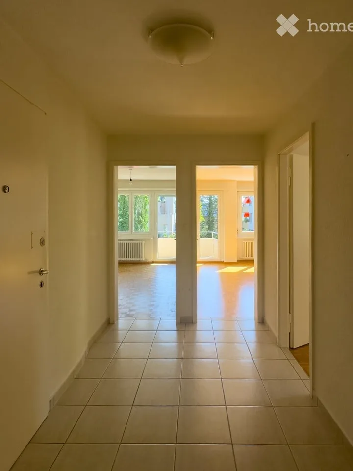 Bright 3.5-room apartment with balcony in Zürich-Höngg