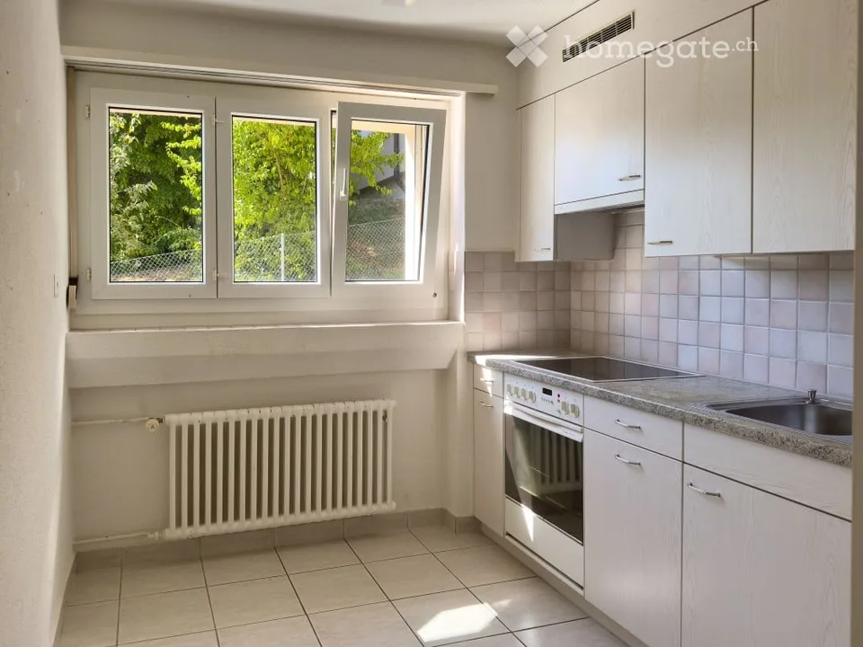 Bright 3.5-room apartment with balcony in Zürich-Höngg