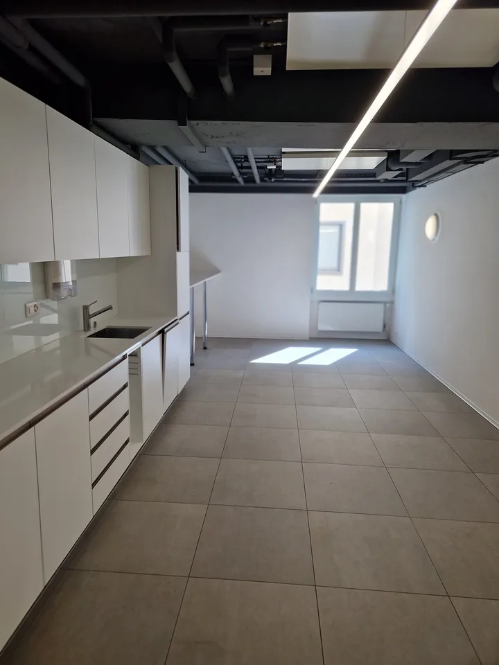 Espace de bureau attractif avec balcon près du lac de Zurich à louer – photo 8 sur 12