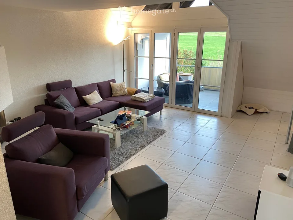Charming 4.5-room maisonette apartment with balcony and fireplace in Volketswil