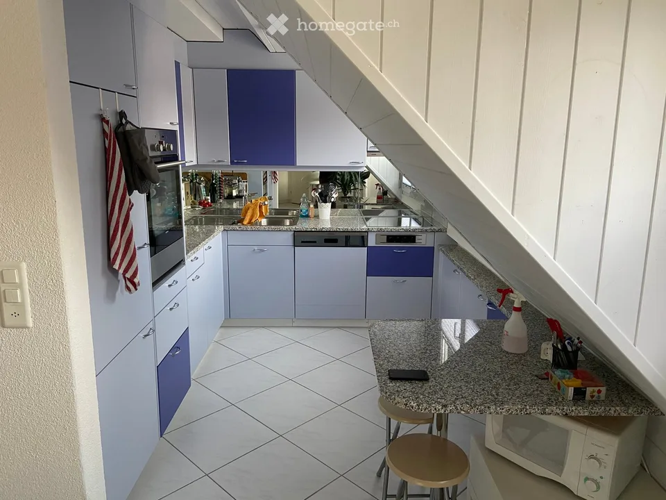 Charming 4.5-room maisonette apartment with balcony and fireplace in Volketswil