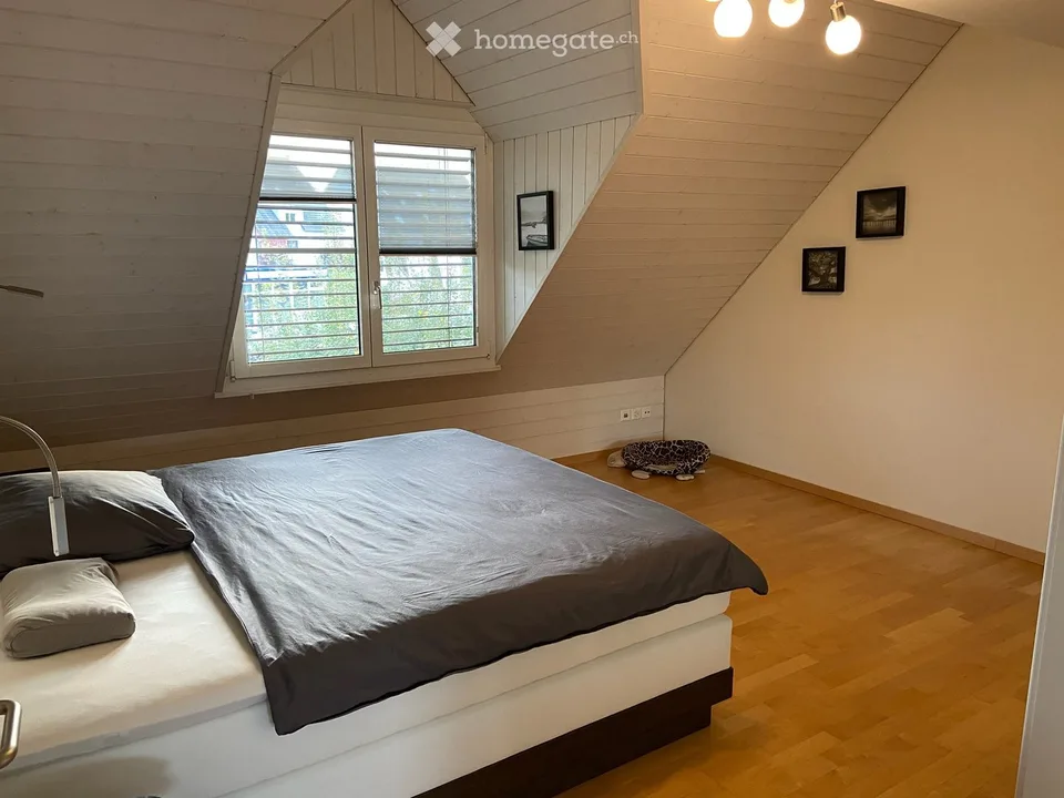 Charming 4.5-room maisonette apartment with balcony and fireplace in Volketswil
