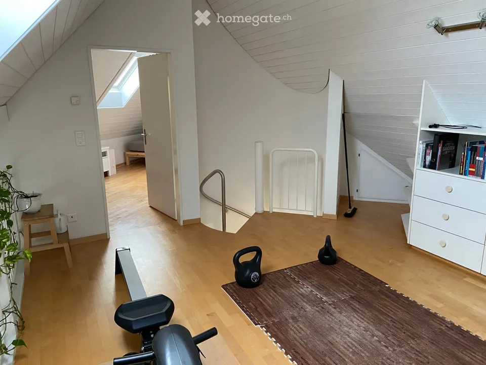 Charming 4.5-room maisonette apartment with balcony and fireplace in Volketswil