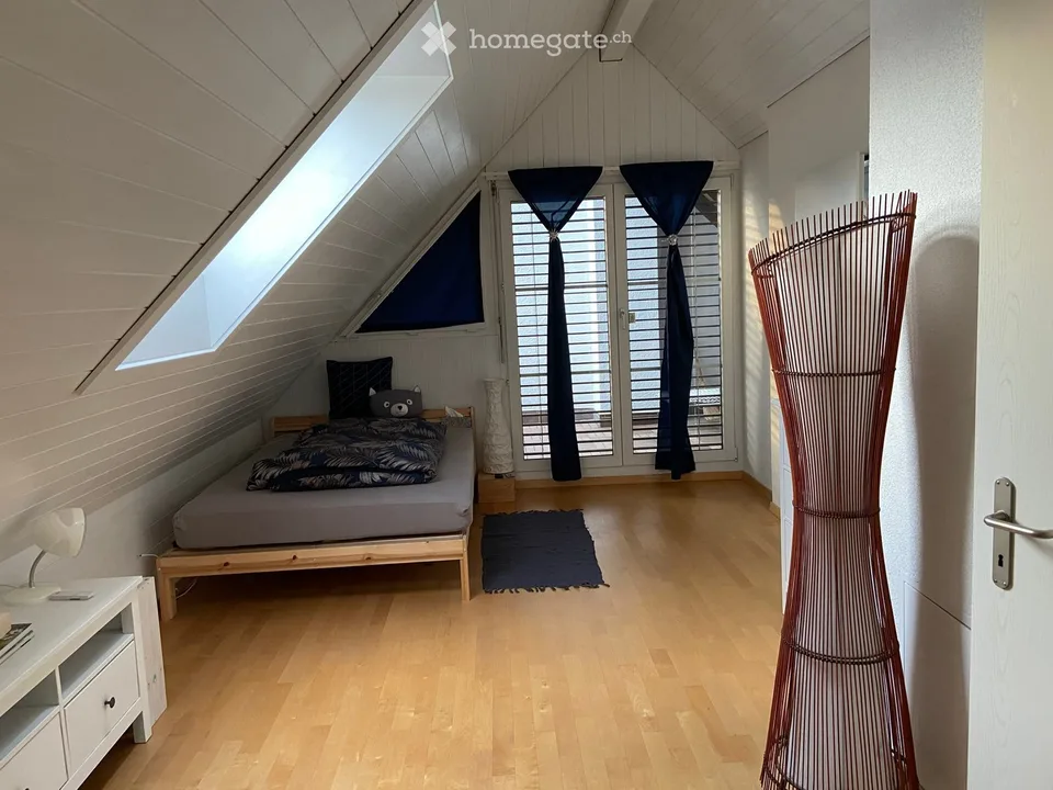 Charming 4.5-room maisonette apartment with balcony and fireplace in Volketswil