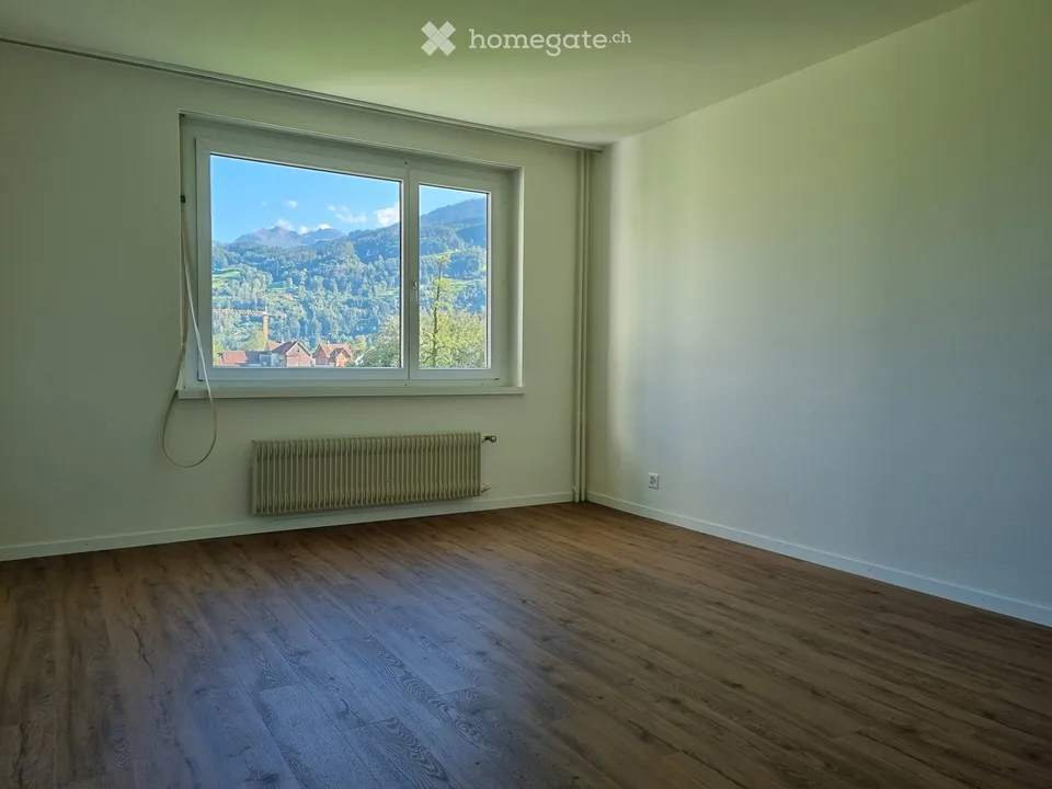 Appartamento di 4 locali ristrutturato di recente, con vista sul verde
