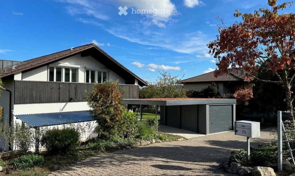 8 Zimmer Einfamilienhaus Mit Carport und Garage