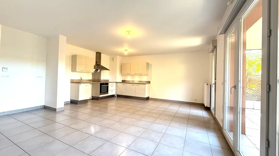 Appartamento in stato nuovo con cucina attrezzata e terrazza giardino