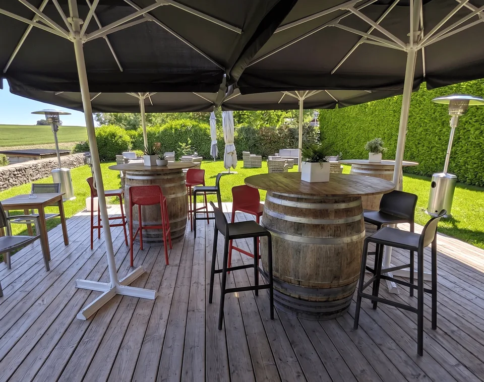 Restaurant Bar Catering -- Guinguette setting by the pond -- 350 m² -- Greater Annecy (74)