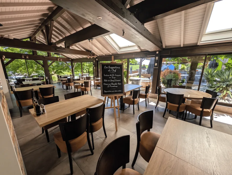 Restaurant Bar Catering -- Guinguette setting by the pond -- 350 m² -- Greater Annecy (74)