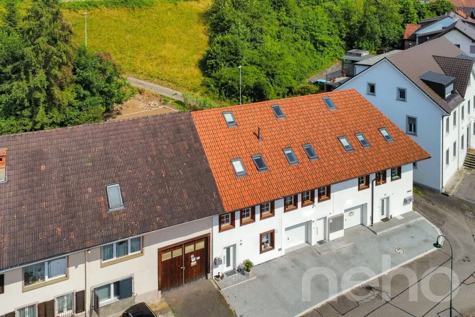 Ampia casa multifamiliare con 3 unità in una posizione tranquilla