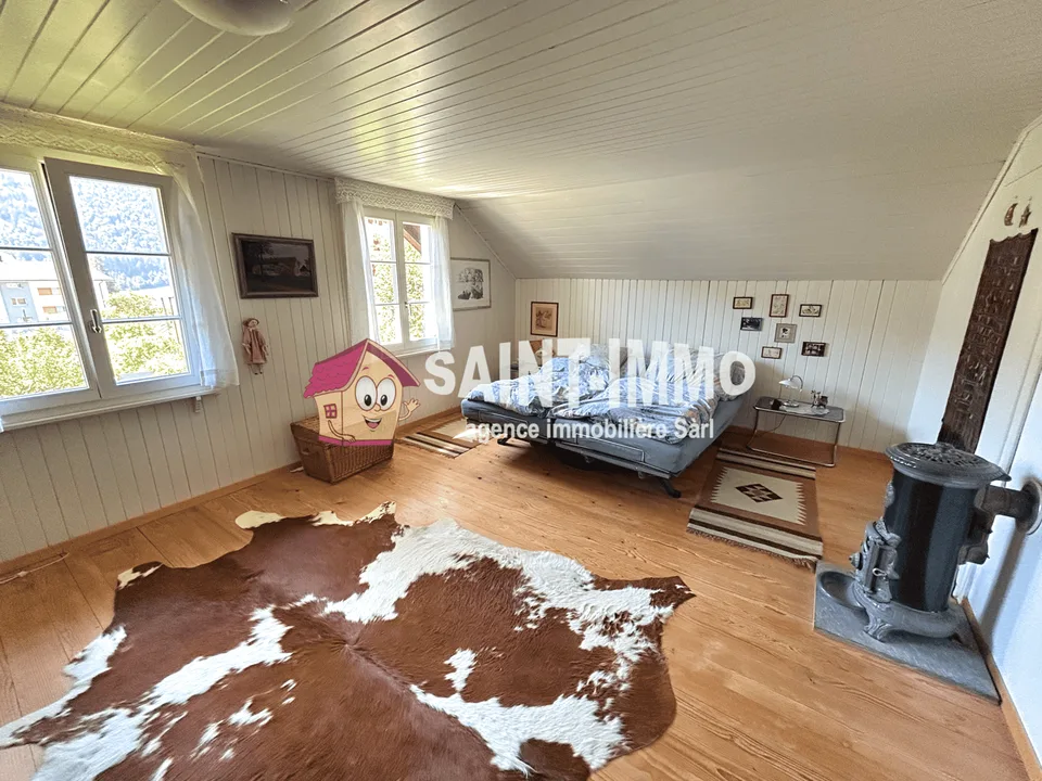 Affascinante chalet con dépendance, garage e giardino alberato senza vis-à-vis