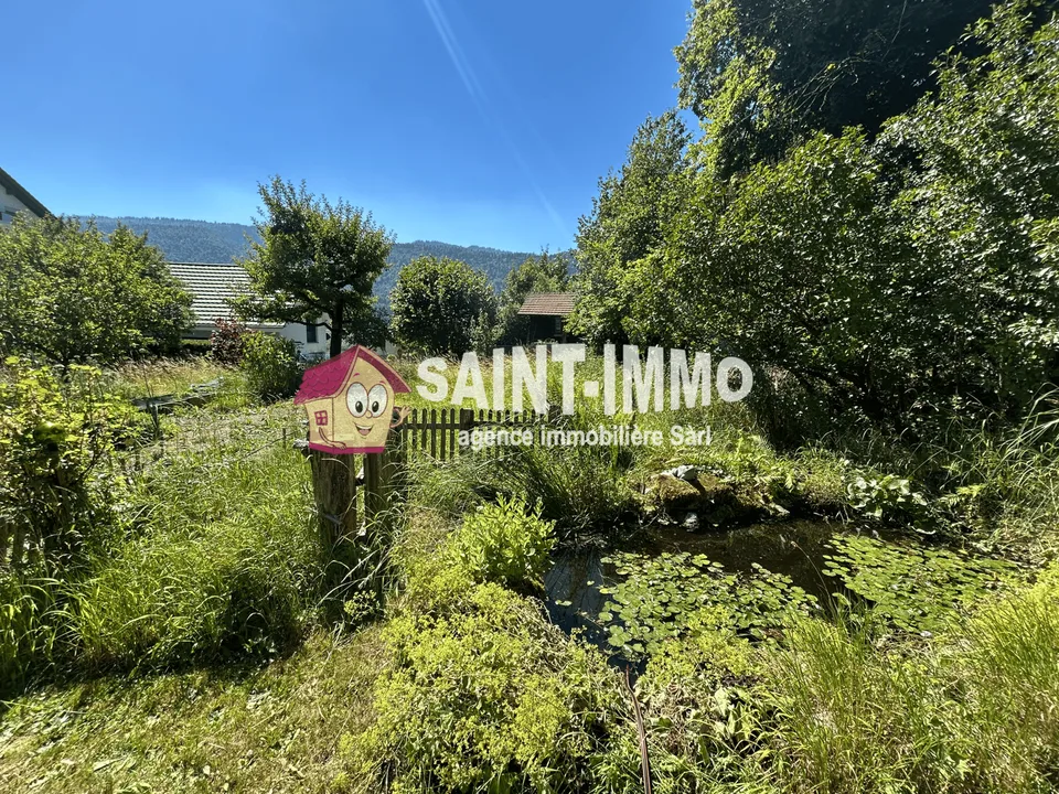Affascinante chalet con dépendance, garage e giardino alberato senza vis-à-vis