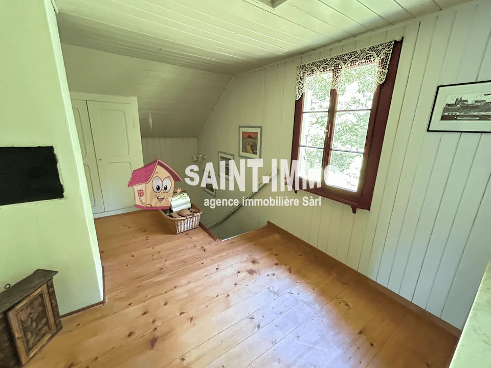 Affascinante chalet con dépendance, garage e giardino alberato senza vis-à-vis