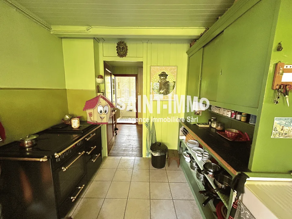 Affascinante chalet con dépendance, garage e giardino alberato senza vis-à-vis