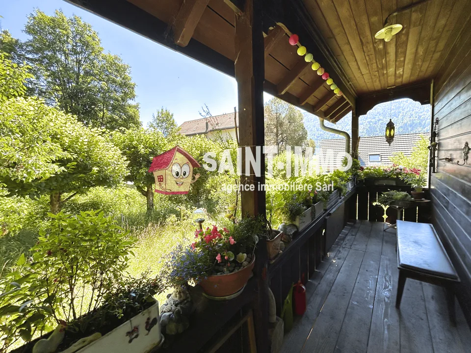 Affascinante chalet con dépendance, garage e giardino alberato senza vis-à-vis