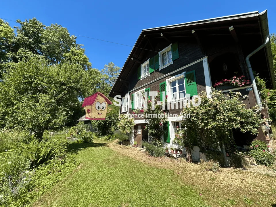Affascinante chalet con dépendance, garage e giardino alberato senza vis-à-vis