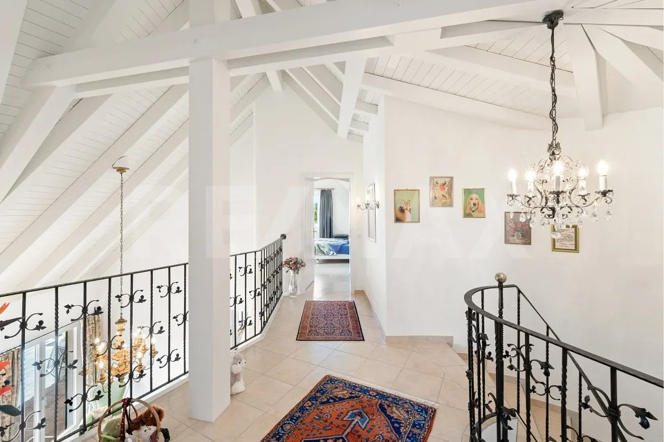 Villa mit Pool und traumhafter Weitsicht in Oberrohrdorf